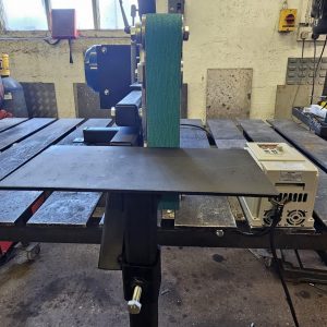 Closeup of vertical platen