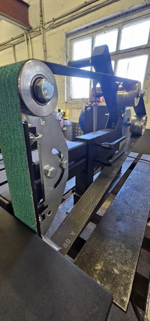 Closeup of vertical platen